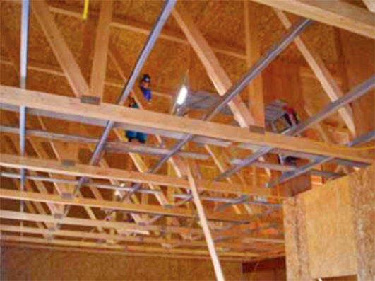 クモ筋交い・振れ止め取り付け